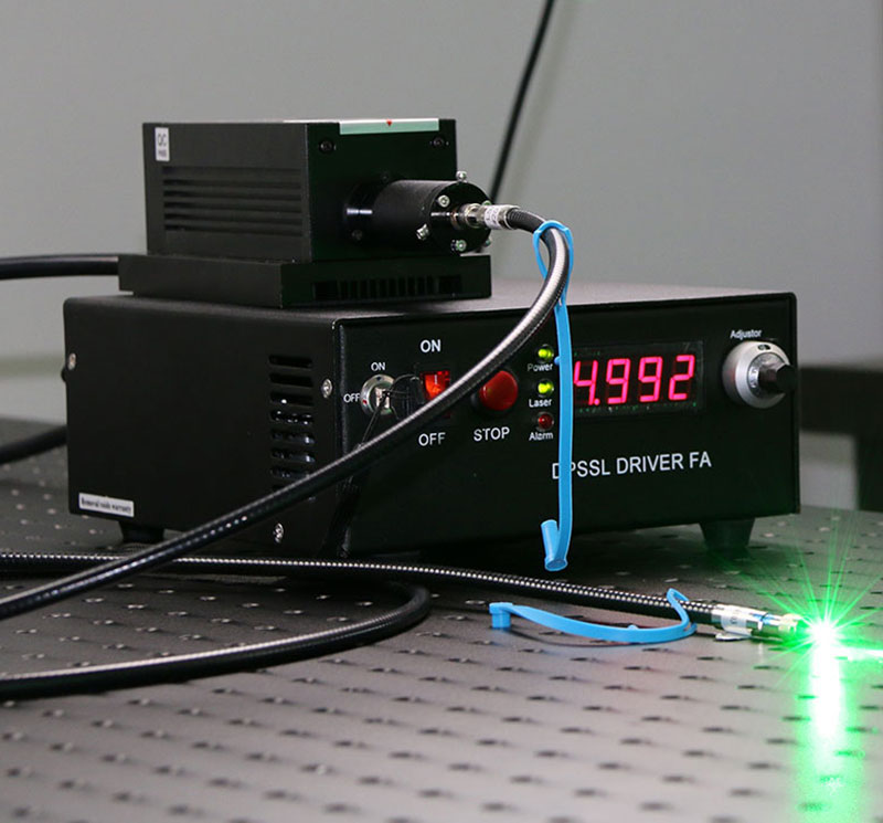 543nm 800mW High Power DPSS Laser with Optical Fiber 녹색 레이저 빔